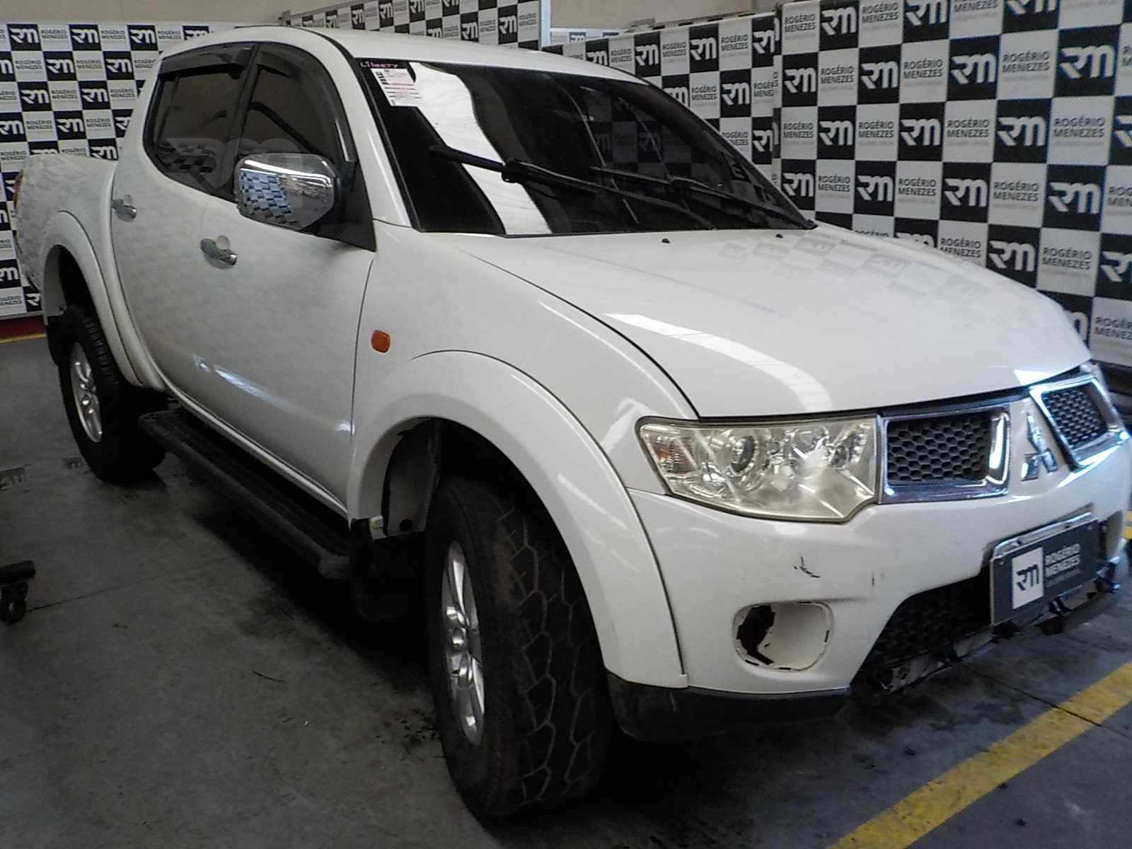 Mitsubishi l200 2013